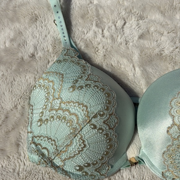 La Senza Lace Push-Up Bra – Size 34D | Front Clasp | | Flirty Lingerie Must-Have - Picture 2 of 4